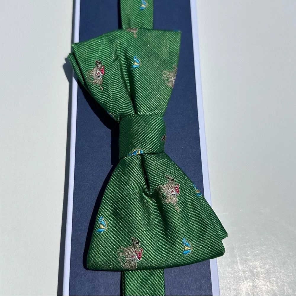 Chaps Equestrian Race Track Horses 100% Silk Green Bow Tie